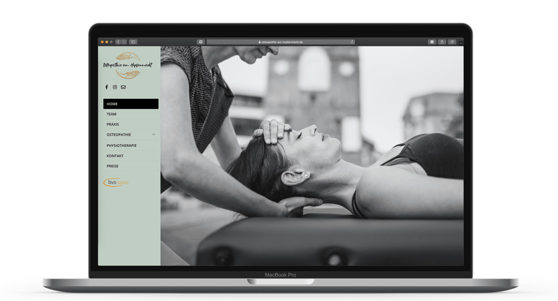 Mockup-Macbook-Home